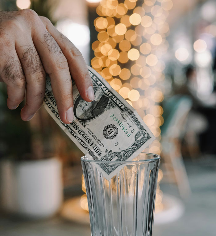 Behind The Gilded Gates: 30 Secrets Only Rich People’s Staff Know