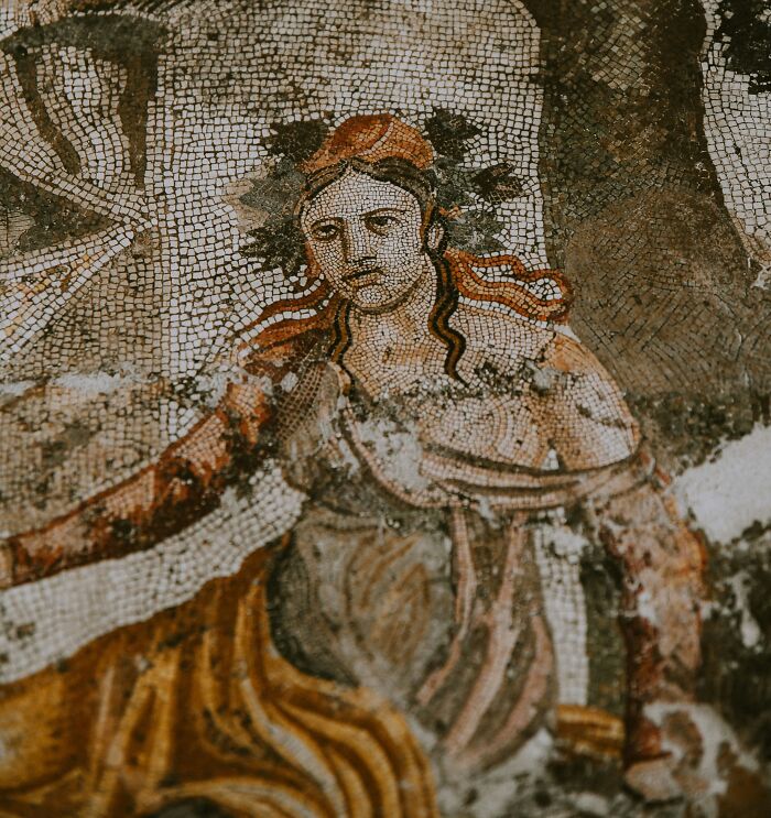 Ancient mosaic depicting a courtesan, highlighting the role of courtesans as power players in history.