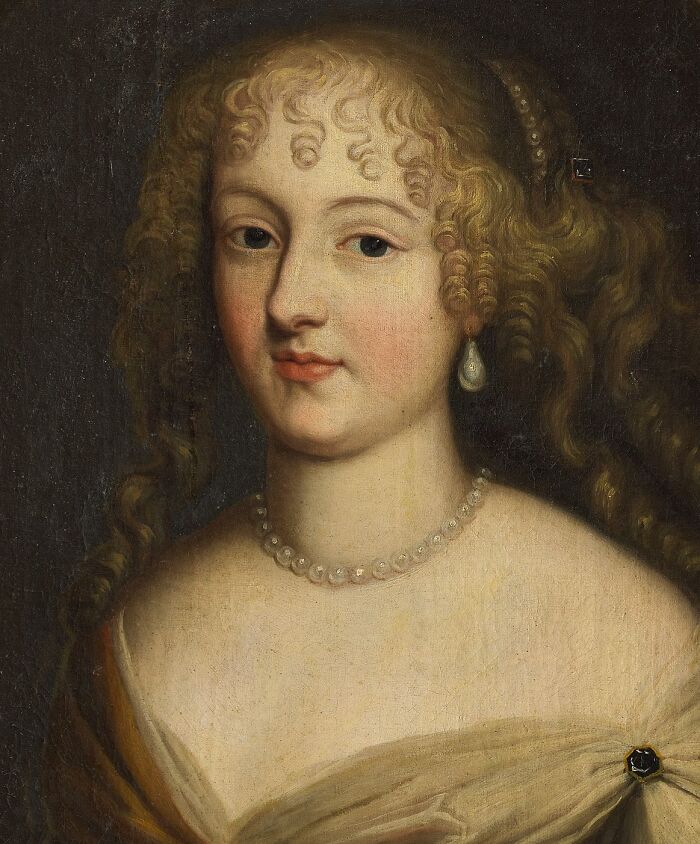 Portrait of a historical courtesan with curly hair, wearing pearl jewelry, representing power players in history.