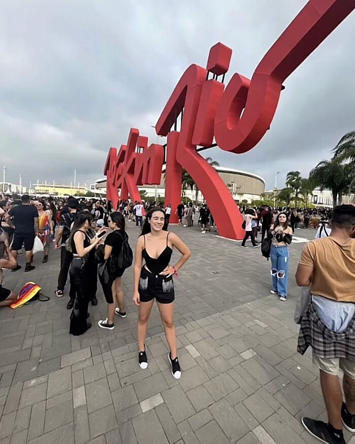 Med Student Caught Red-Handed Faking Poverty For Scholarship After College Finds Her Social Media Profile Med Student Caught Red-Handed Faking Poverty For Scholarship After College Finds Her Social Media Profile