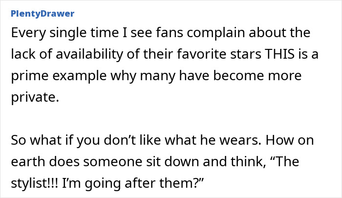 Text post discussing fans complaining about stars' availability and a stylist's reaction to criticism on Twitter. Text post discussing fans complaining about stars' availability and a stylist's reaction to criticism on Twitter.