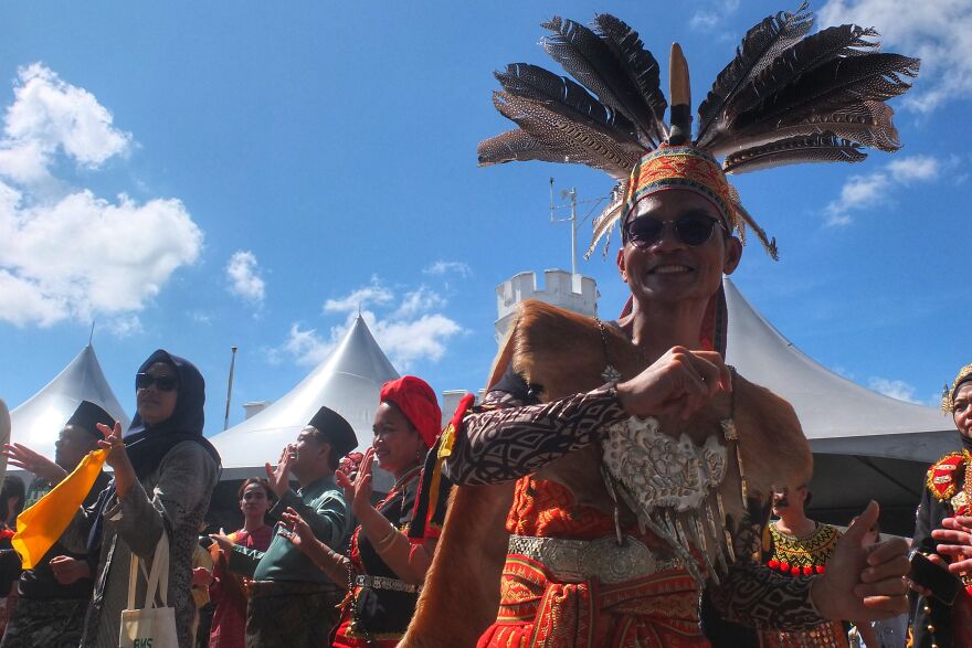 Beware Of Camera Ambush .