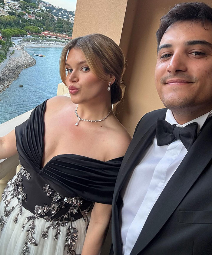 Grace Kelly’s granddaughter in elegant black and white gown, reviving legendary look at glamorous charity event. Grace Kelly’s granddaughter in elegant black and white gown, reviving legendary look at glamorous charity event.