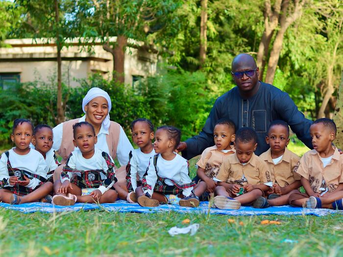The world’s first surviving nonuplets sitting outdoors with parents, growing up fast at age four in a lush green setting The world’s first surviving nonuplets sitting outdoors with parents, growing up fast at age four in a lush green setting