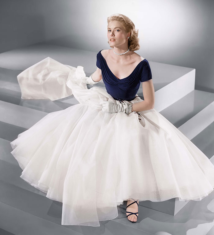 Grace Kelly’s granddaughter wearing a classic elegant gown, reviving one of her most legendary looks at a charity event. Grace Kelly’s granddaughter wearing a classic elegant gown, reviving one of her most legendary looks at a charity event.