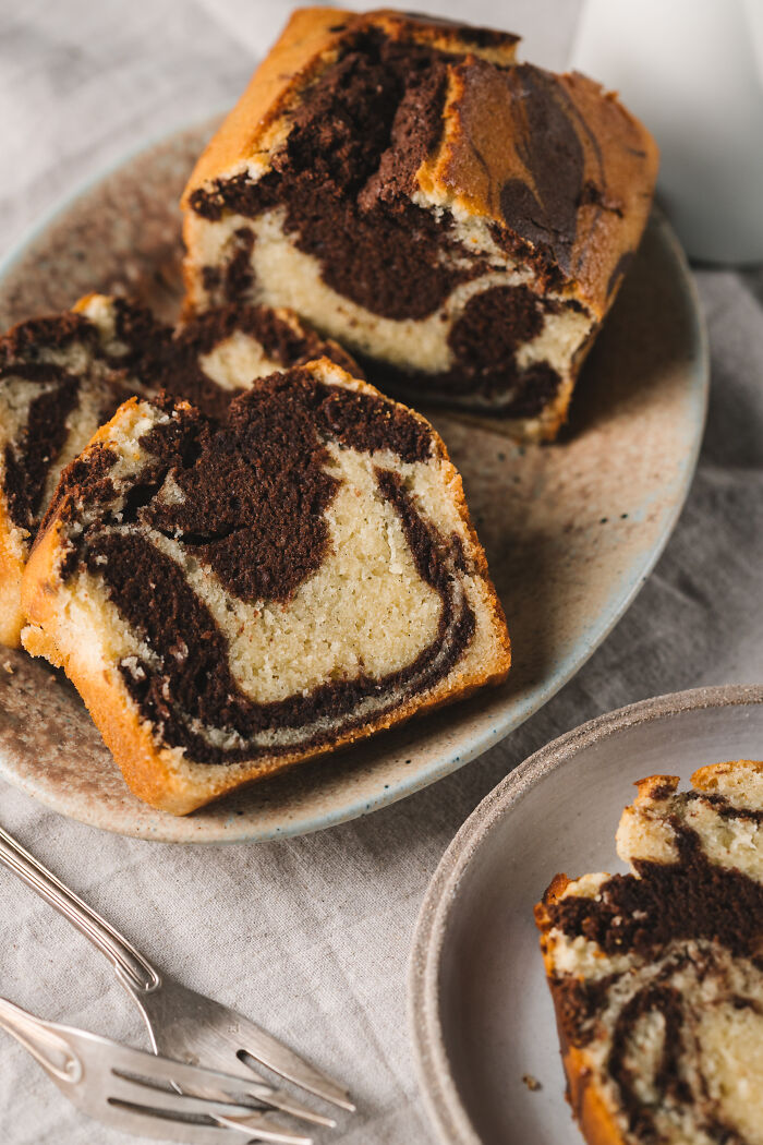 Slices of homemade childhood marble cake on a plate, symbolizing family remedy and comfort after a hospital trip. Slices of homemade childhood marble cake on a plate, symbolizing family remedy and comfort after a hospital trip.