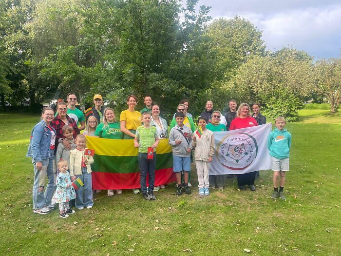 A Hidden Global Tradition: One Nation Sings Its Anthem Together Worldwide