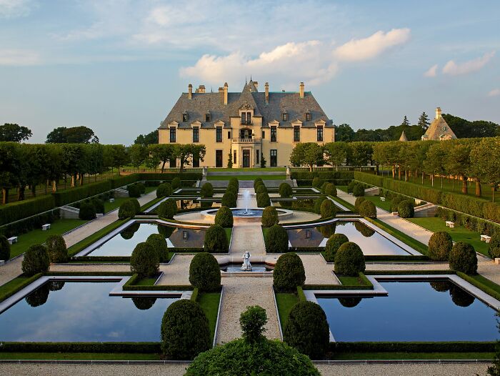 Elegant historic home with symmetrical formal gardens reflecting America’s architectural heritage in a serene landscape.