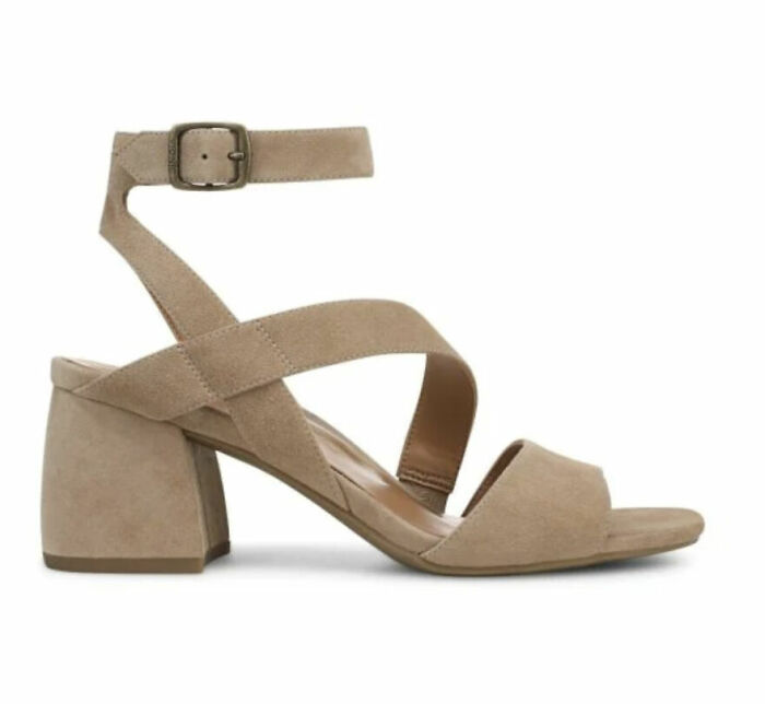 Beige suede sandal with block heel and ankle strap, perfect for stylish and comfortable sandal season in Europe. Beige suede sandal with block heel and ankle strap, perfect for stylish and comfortable sandal season in Europe.
