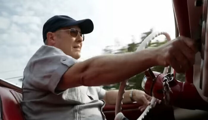 Here Are 42 Of The Best Netflix Shows That Folks Say They Can Keep Watching Over And Over Again