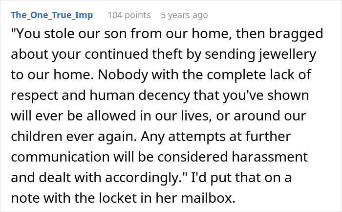 ALT text: Online comment about entitled grandma causing family drama after stealing grandson’s ashes and disrespecting family boundaries