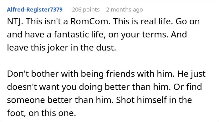 Screenshot of a Reddit comment discussing a breakup where the boyfriend blocks contact and expects her to fight for him.