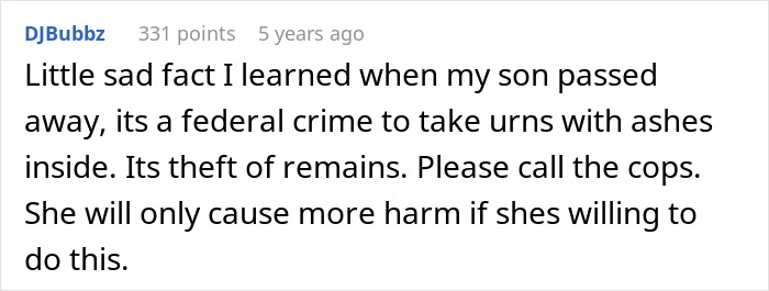 Screenshot of a forum comment discussing the legal issues around stealing urns with ashes, related to family drama.