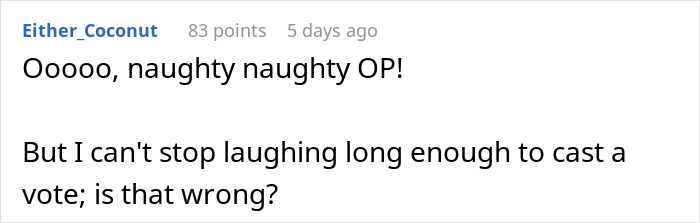 Screenshot of a Reddit comment laughing about a woman putting glitter in her roommate’s humidifier after clothes theft. Screenshot of a Reddit comment laughing about a woman putting glitter in her roommate’s humidifier after clothes theft.