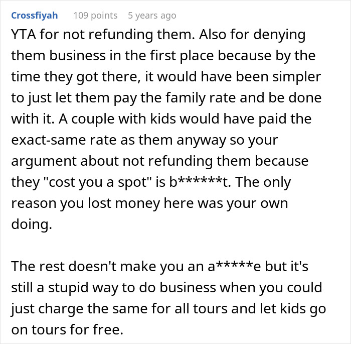Reddit comment criticizing tour company for refusing service and not refunding childfree couple on family tour.