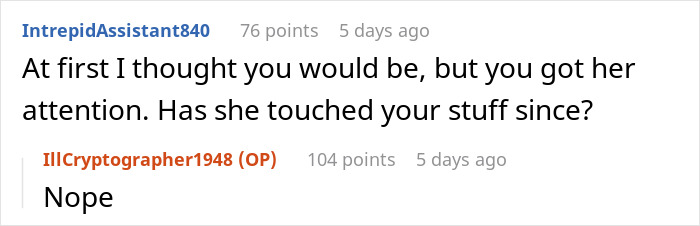 Screenshot of a Reddit conversation about a woman putting glitter in her roommate’s humidifier after clothes were stolen. Screenshot of a Reddit conversation about a woman putting glitter in her roommate’s humidifier after clothes were stolen.