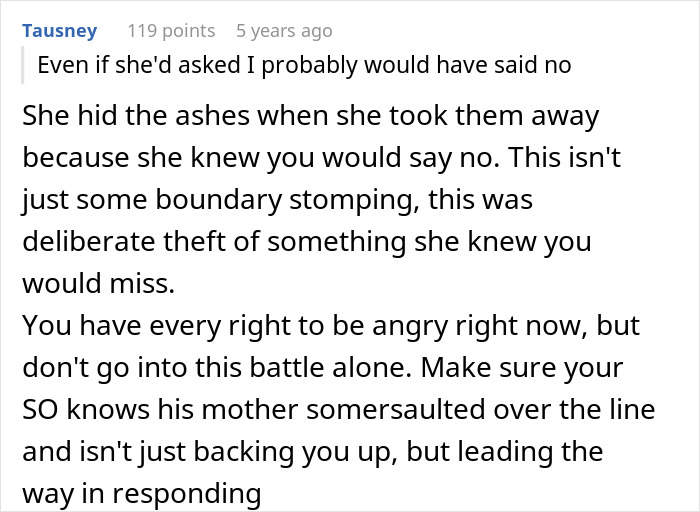 Comment discussing family drama over entitled grandma stealing grandson’s ashes and causing emotional conflict and boundary issues.