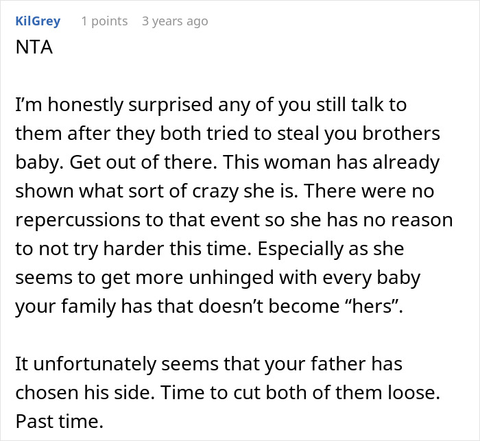 Screenshot of a forum comment discussing a woman’s disturbed mental health believing stepdaughter’s baby is hers, sparking family conflict. Screenshot of a forum comment discussing a woman’s disturbed mental health believing stepdaughter’s baby is hers, sparking family conflict.