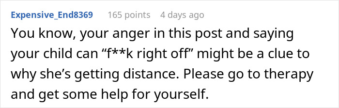 Commenter advising a guy to seek therapy after his daughter demands apology for generational trauma, sparking netizen reactions.
