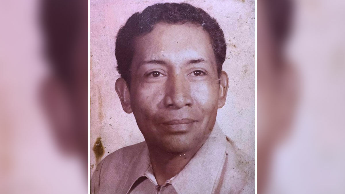 Portrait of an elderly Native American man, symbolizing the risk of language extinction after his passing.