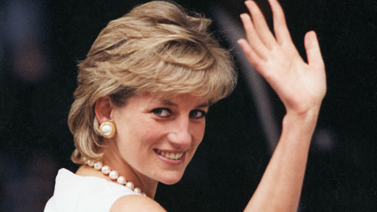 Princess Diana waving and smiling, a notable royal who walked away from power for love and life reasons.