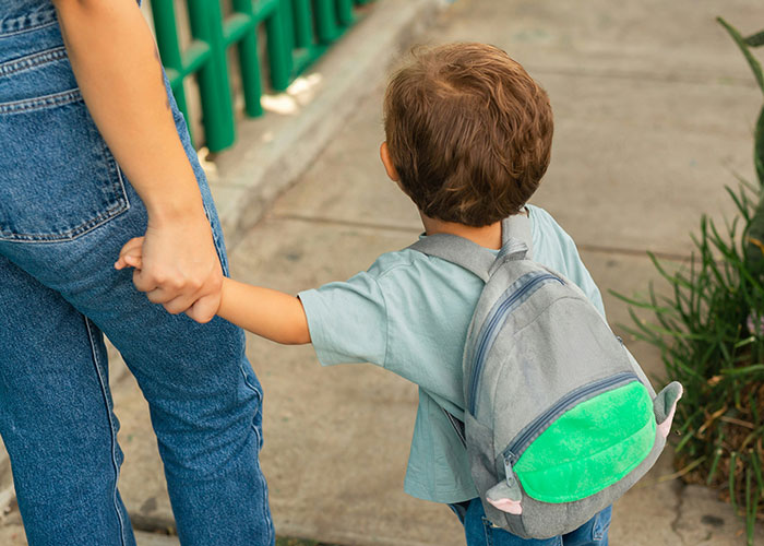 8-Year-Old’s Sleepover At Mom’s BF’s House Sparks Huge Debate Online: “So Many Red Flags Here” 8-Year-Old’s Sleepover At Mom’s BF’s House Sparks Huge Debate Online: “So Many Red Flags Here”