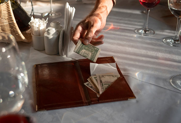 Woman Shocked As Dad Complains About Her Daughter Ordering Expensive Meal While He Was Paying