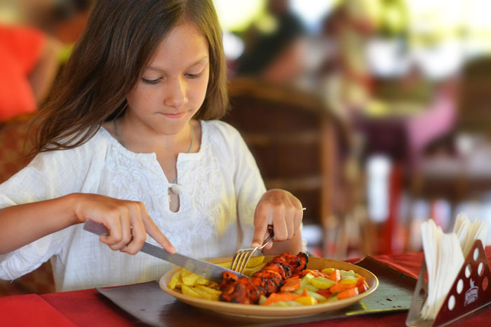 Woman Shocked As Dad Complains About Her Daughter Ordering Expensive Meal While He Was Paying