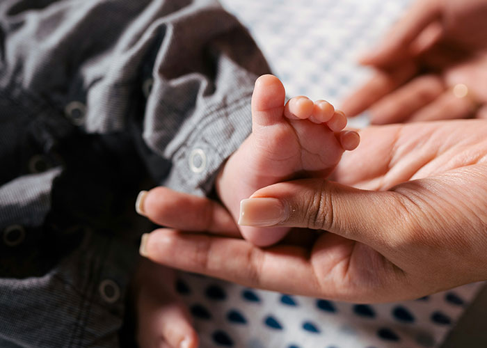 "Her Skin Was Everywhere": 40 People Share The Most Bizarre Medical Cases They Witnessed