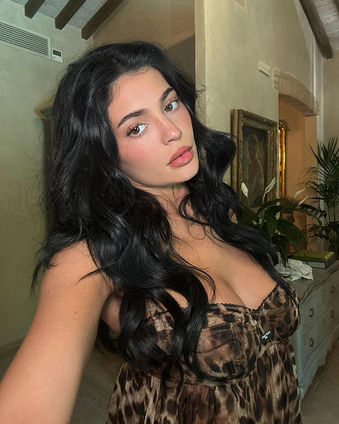 Restaurant Owners Brutally Slammed For 'Honoring' Kylie Jenner After Her Visit Restaurant Owners Brutally Slammed For 'Honoring' Kylie Jenner After Her Visit