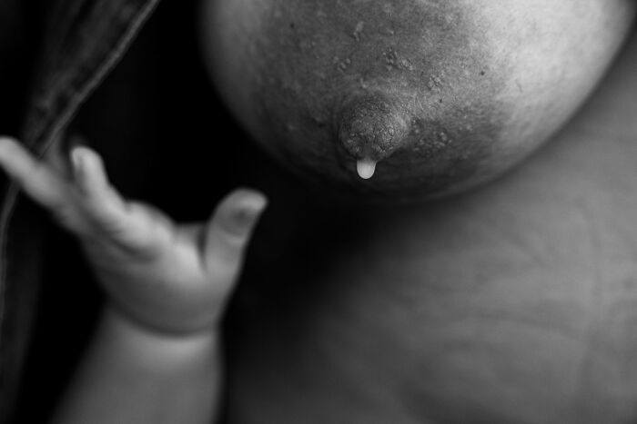 Breastfeeding Broke Me, But Hearing Other Mums’ Stories Helped Me Heal So I Photographed It (6 Pics)