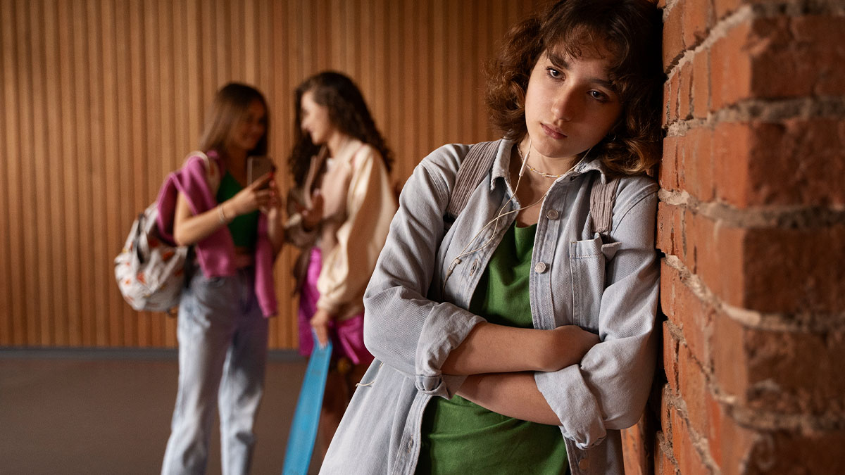 Teen girl feeling isolated and ignored by friends, showing the reality of people who finally noticed their friends were jerks