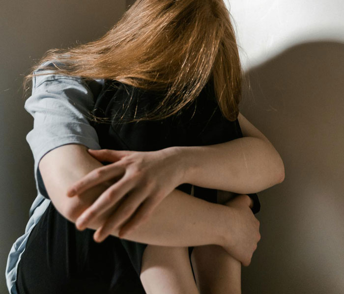 Woman Helps Friend Escape Abusive Marriage Until She Changes Her Mind, Decides To Cut Her Off Woman Helps Friend Escape Abusive Marriage Until She Changes Her Mind, Decides To Cut Her Off