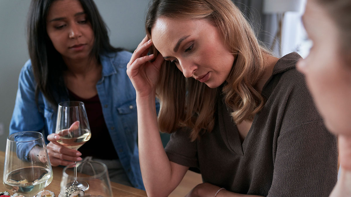 Woman looks upset as guyu2019s family trashes his fiancu00e9, unaware she understands their language during conversation.