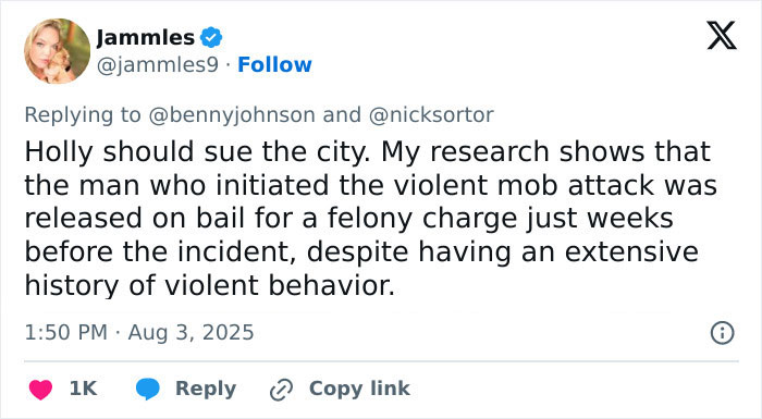 Tweet by user Jammes discussing a violent Cincinnati brawl involving a mom brutally punched and knocked out. Tweet by user Jammes discussing a violent Cincinnati brawl involving a mom brutally punched and knocked out.