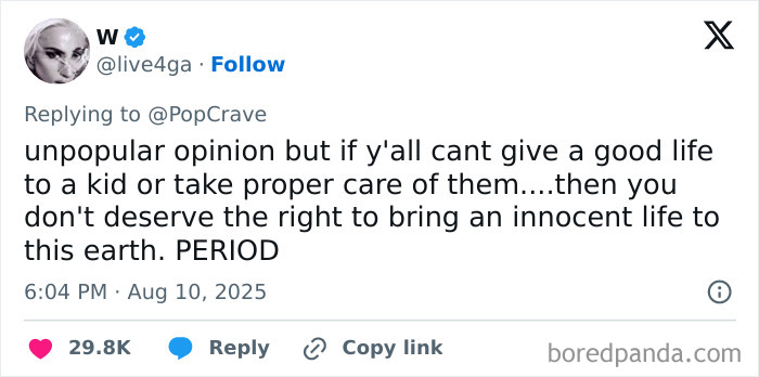 Screenshot of a tweet about a singer abruptly stopping a concert after spotting an irresponsible mom in the audience. Screenshot of a tweet about a singer abruptly stopping a concert after spotting an irresponsible mom in the audience.