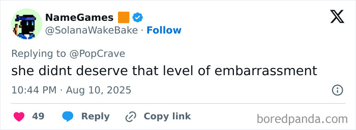 Screenshot of a tweet discussing a singer abruptly stopping a concert after spotting an irresponsible mom. Screenshot of a tweet discussing a singer abruptly stopping a concert after spotting an irresponsible mom.