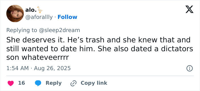 Screenshot of a tweet discussing Tom Cruise and Ana de Armas, linked to viral candid photo reactions online. Screenshot of a tweet discussing Tom Cruise and Ana de Armas, linked to viral candid photo reactions online.