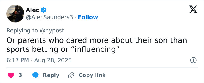 Screenshot of a tweet discussing parental responsibility after a tragic drowning involving a momfluencer’s child. Screenshot of a tweet discussing parental responsibility after a tragic drowning involving a momfluencer’s child.
