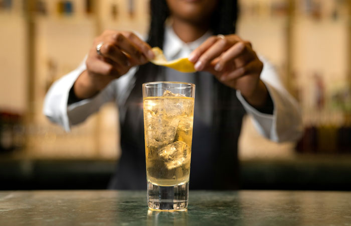 44 Times Hero Bartenders Didn't Hesitate To Step In When Women Were Uncomfortable