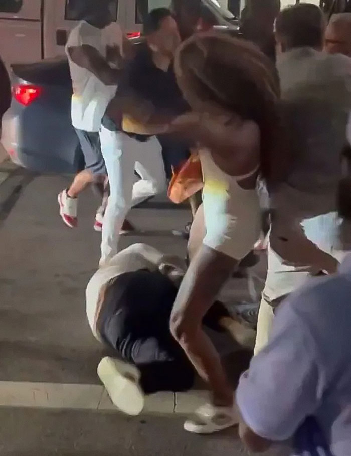Chaotic street fight scene shows a mom knocked out during violent Cincinnati brawl with people around her. Chaotic street fight scene shows a mom knocked out during violent Cincinnati brawl with people around her.