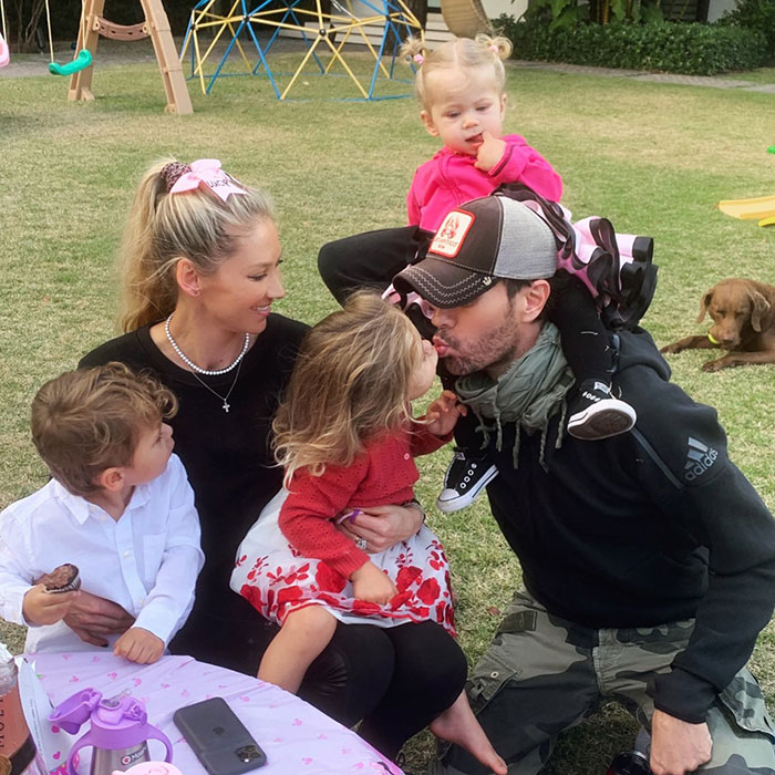 Anna Kournikova with longtime partner Enrique Iglesias and children enjoying outdoor family time in a grassy backyard setting. Anna Kournikova with longtime partner Enrique Iglesias and children enjoying outdoor family time in a grassy backyard setting.