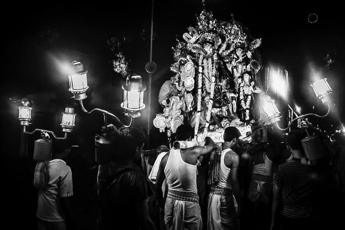 30 Timeless Black & White Moments To Celebrate World Photography Week By Ayanava Sil