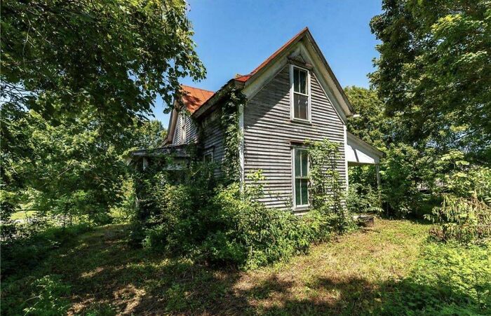 36 People Reveal Home Visits That Left Them Wondering If They Were On A Hidden Camera Show