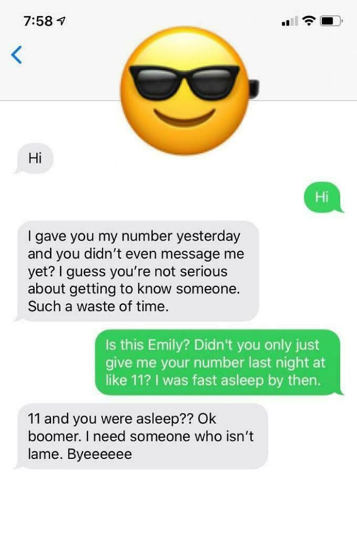 Text message exchange showing a woman called out for her delusional behavior about not receiving a message on time. Text message exchange showing a woman called out for her delusional behavior about not receiving a message on time.