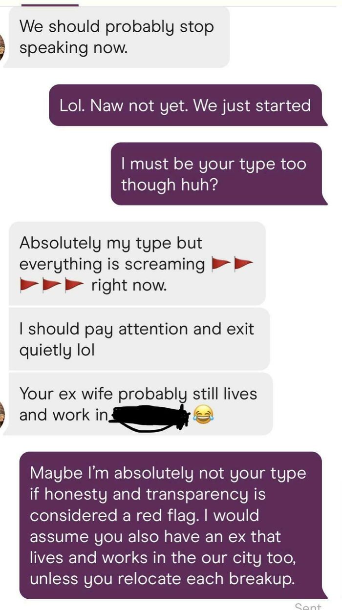 Text message conversation showing women called out for delusional behavior with red flag emojis and sarcastic comments.