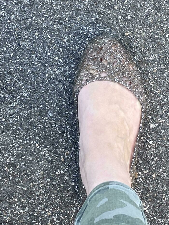 Womans shoe blending perfectly with textured gravel ground, creating an impressive matching surroundings effect.