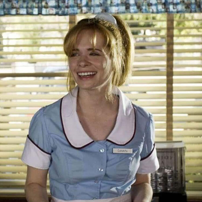 People Recall 42 Innocent Videos That Hide Creepy And Disturbing Stories Behind Their Scenes