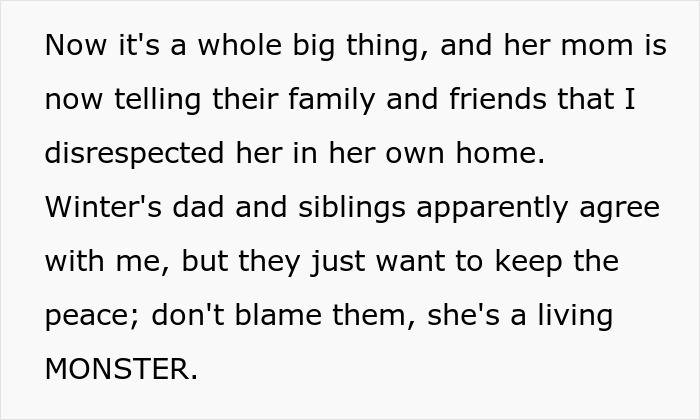 Text excerpt describing a family conflict after racist insults at dinner, highlighting emotional tension and division. Text excerpt describing a family conflict after racist insults at dinner, highlighting emotional tension and division.