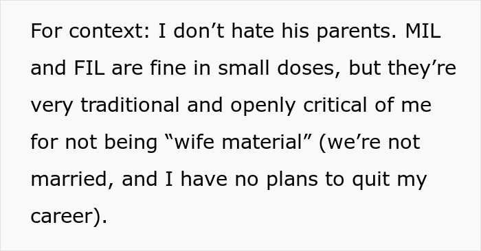 Text excerpt explaining a man secretly inviting his parents to stay, causing tension with his girlfriend who criticizes traditional views. Text excerpt explaining a man secretly inviting his parents to stay, causing tension with his girlfriend who criticizes traditional views.